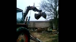 Погрузчик грейферный на базе трактора ЮМЗ