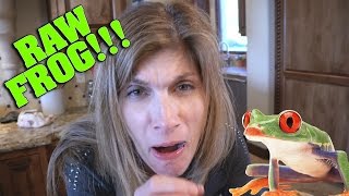 GIANT GUMMY UNBOXING!!! Mommy Eats a RAW FROG!