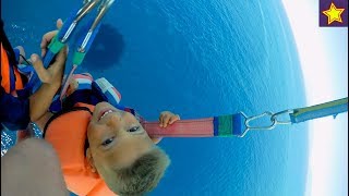 VLOG Игорюша управляет катером и летает на парашюте Видео для детей