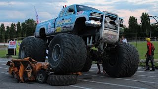 Машина монстр Бигфут. Переехал автомобиль