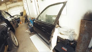 Приехала кузовщина из покраски ! Собираем переднюю дверь BMW e34 540 Вклейка резинки #38