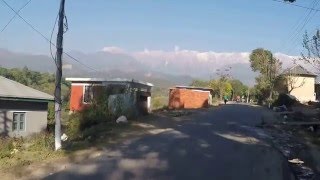 Поиск парикмахерской в индийской деревне. Looking for barbershop in indian village. India.