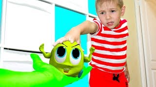 Рома и Хелпик играют в прятки с волшебным плащом Куда пропал Хелпик? Hide and seek with magic cloak
