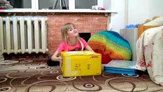 Открываем большую посылку из Германии. Немного о работе Почты России. Многодетная семья.