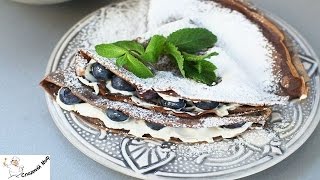 Блины из черемуховой муки с маскарпоне и голубикой