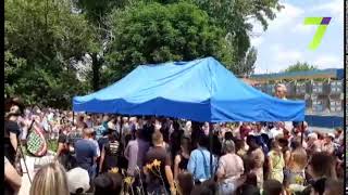 Сотни человек пришли проститься с Дашей Лукьяненко