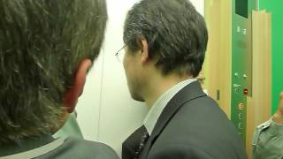 2012年　町田市役所新庁舎の見学会(エレベーターで最上階に移動する）