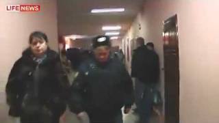 Полицаи отхерячили наблюдателей и РЕБЁНКА! Съедим?