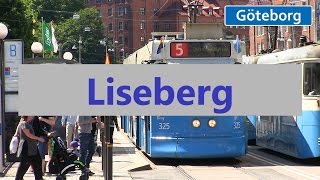 Liseberg i Göteborg Nöjesfält och stadsbild med spårvagn.