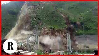 Cina, viene giù la montagna: la frana terrorizza i turisti