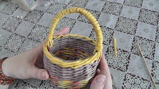 Декоративная корзинка из газетных трубочек