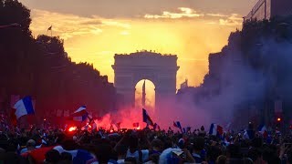 Les images des Champs-Elysées après la victoire des Bleus en Coupe du monde