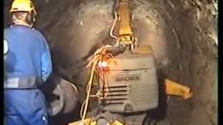 Машина для демонтажа футеровки Brokk 180. Ремонт металлургической печи