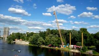 ЛЕТНИЕ РАЗВЛЕЧЕНИЯ В КИЕВЕ - ПРЫЖКИ С МОСТА Джампинг Киев Гидропарк мост