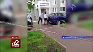 Полицейские скрутили абсолютно голого мужчину!