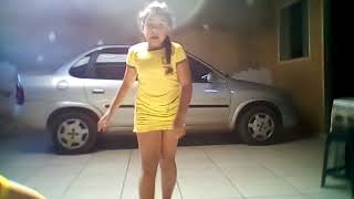 Primeiro vídeo do canal (andando de tênis de rodinha com a minha prima)