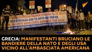 Grecia: manifestanti bruciano le bandiere della Nato e degli Usa vicino all'ambasciata americana