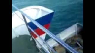 Катер в шторм на палубе