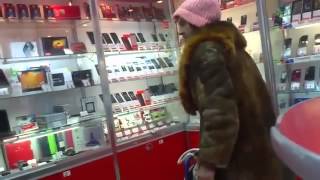 Бабушка в салоне связи! Бабушка жжет! Есть женщины в русских селеньях!