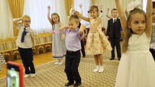 Веселый танец "Банана Мама" от группы Светлячки