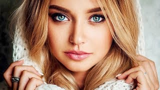 Девушки милые , очень красивые : чистые , светлые лица - счастливые .