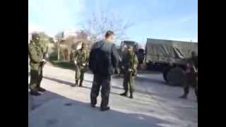 Украинский солдат против русской армии Крым Ukrainian soldiers against the Russian army