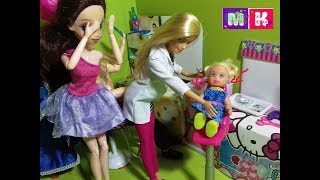 Катя новые сережки. Еви хвастунишка. #Барби Школа Девочки играют в Куклы Игрушки