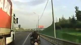 трах прямо на мотоцыкле во время езды