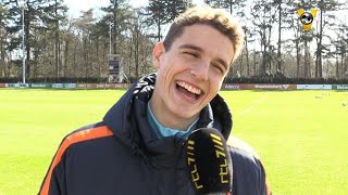 ''Ik zeg gewoon: Hoi ik ben Guus'' - VOETBAL INSIDE