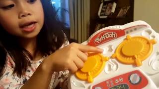 Play-Dohs Kitchen Creations Sizzlin Stovetop (Unboxing)