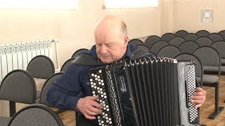 В его руках поёт баян. Иван Никифоров – заслуженный работник культуры Московской области