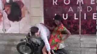 Orlando Bloom Zooms into Romeo and Juliet