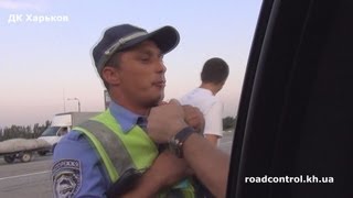 ПОЛИЦЕЙСКОГО взяли за жабры | Police in Ukraine