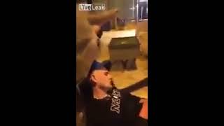 Корова насрала на спящего парня.
