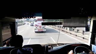 bus sumber alam balap di tol tj priuk