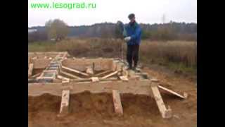 Укладка бетона в опалубку ленты мелкого заложения