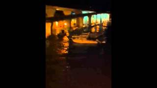 ALLUVIONE PESCARA 2-12-2013 Fiume trascina 3 barche!