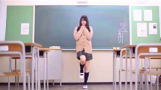 JAponka tancuet v wkole Japanese girl dan японская девочка прикольно исполняет
