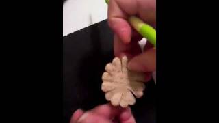 Fleur en relief avec une perforatrice - scrapbooking