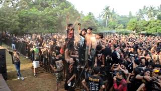 Batu Nisan cahaya bidadari black metal. Tercekek pas skream