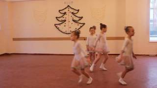 Танец снежинок, младшая группа ансамбля "Червона рута"