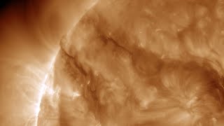 Strange Features on Pluto | S0 News July 12, 2015
