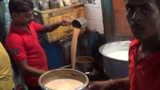 Street Foods Of India | Garam Chai (Hot Tea) Of The Popular 'Maharaj Snacks', Kolkata | Part 1 of 2
