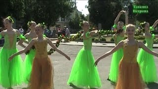 Вальс. На музыку Хачатуряна. Исп. анс. Росинка. Работа Любови Бендерской. 1 июня 2014 года.