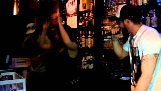 Tainos & Brazil Hot Girl bailan reggaeton en Casa Latina (Bordeaux 18-04-2015)