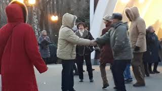Девочка в платье из ситца,,,Народные танцы,парк Горького,Харьков.