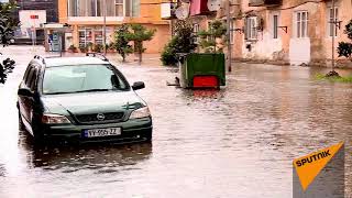 Наводнение в Батуми из-за сильного ливня вызвало километровые пробки