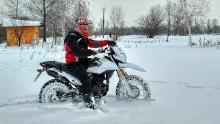 Зимой на мотоцикле. На мотоцикле по снегу. НЕ ЕДЕТ по мокрому снегу)