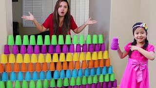 Jannie Builds COLORFUL Cup Wall & Pretend Play w/ Ice Cream Toys