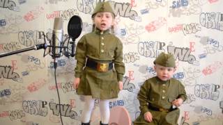 Катюша, поет песню - Катюша ( военных лет)